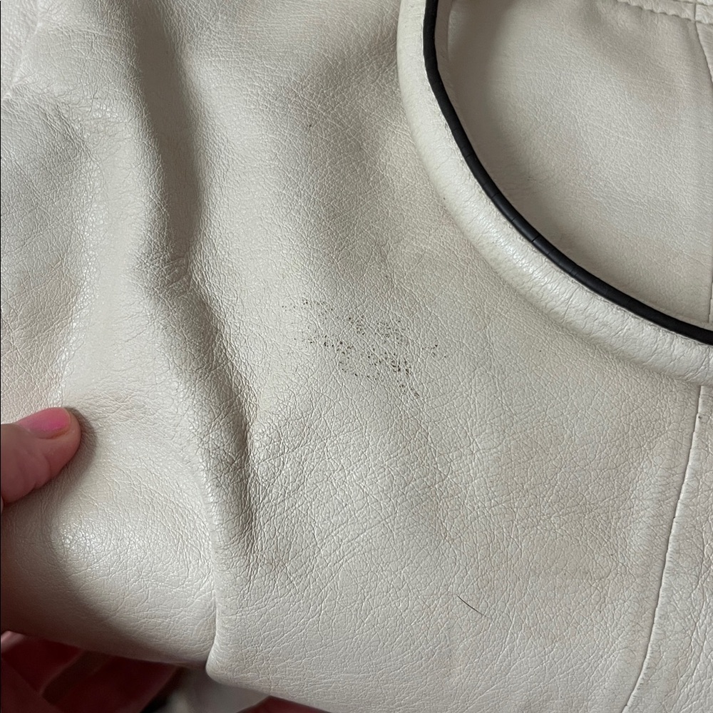 Coach Off White Leather Madison Leather Carrie Handbag - Picture 6 of 17